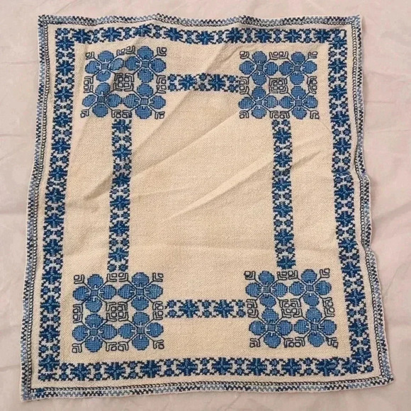 6  Table Napkins - Picture 5 of 8